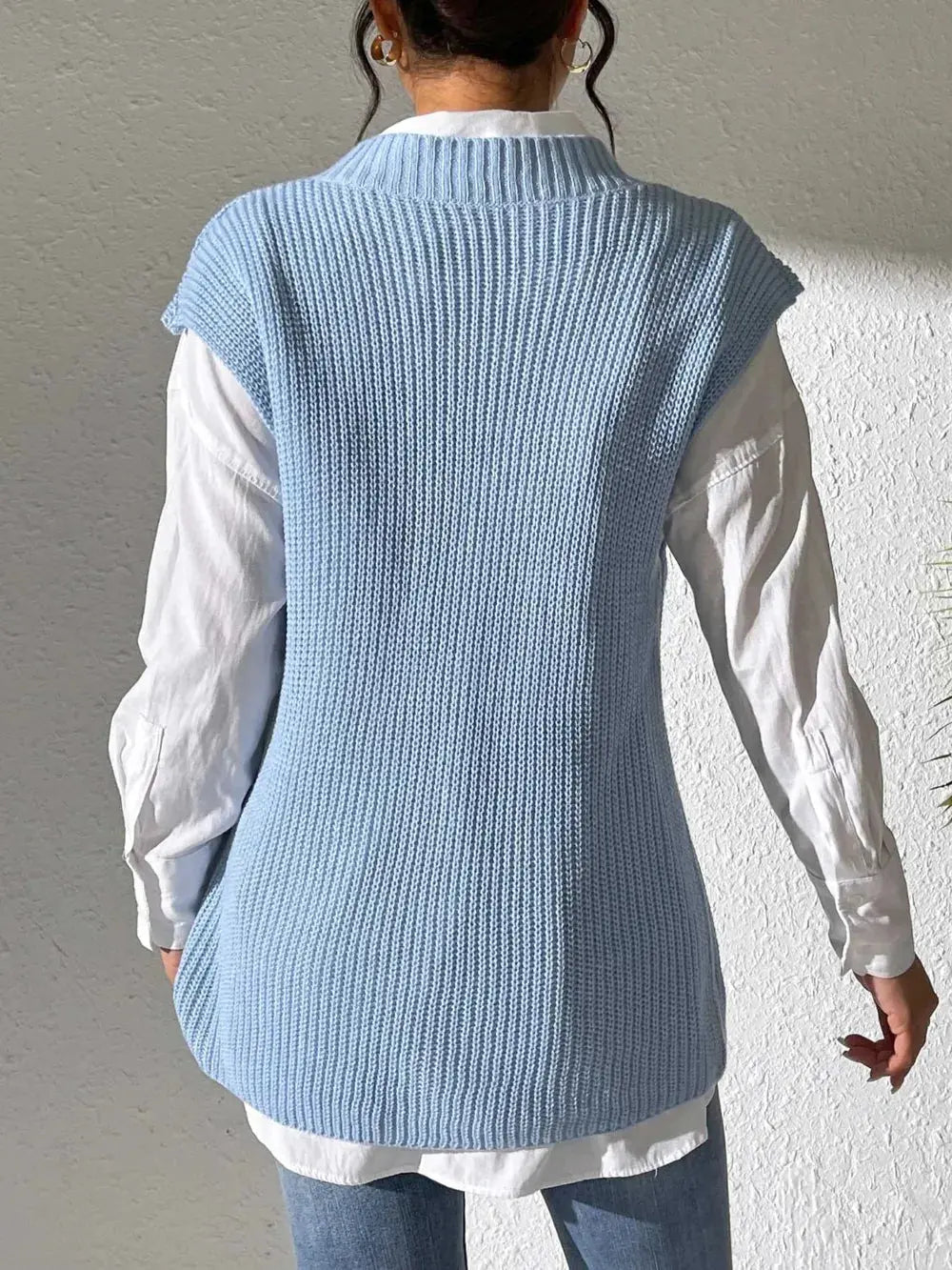 Chaleco sencillo con cuello en V y tejido de perlas con tachuelas. eprolo