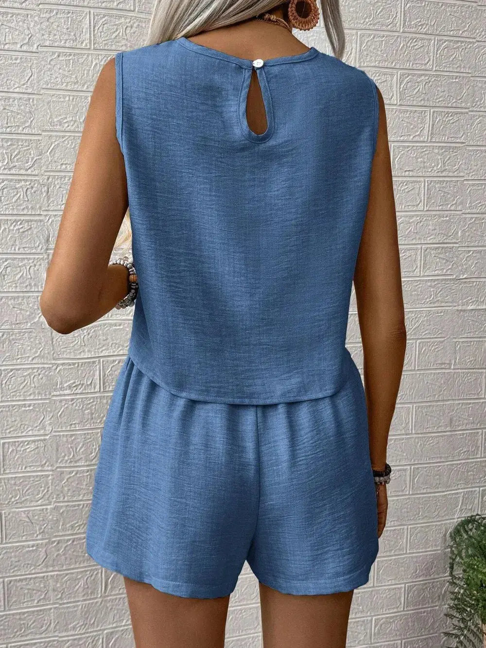 Conjunto de top sin mangas y pantalón corto con cuello redondo eprolo