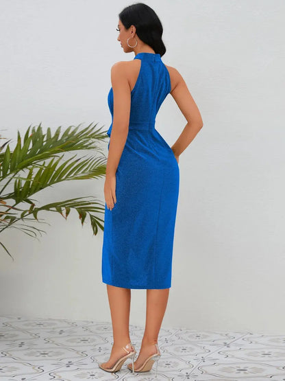 Vestido sin mangas con cuello alto fruncido con abertura eprolo