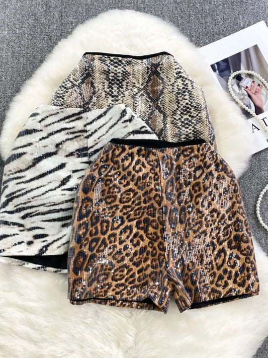 Pantalones cortos de pierna ancha, estampado de leopardo, lentejuelas, cintura alta, diseño de moda que estiliza la figura. eprolo