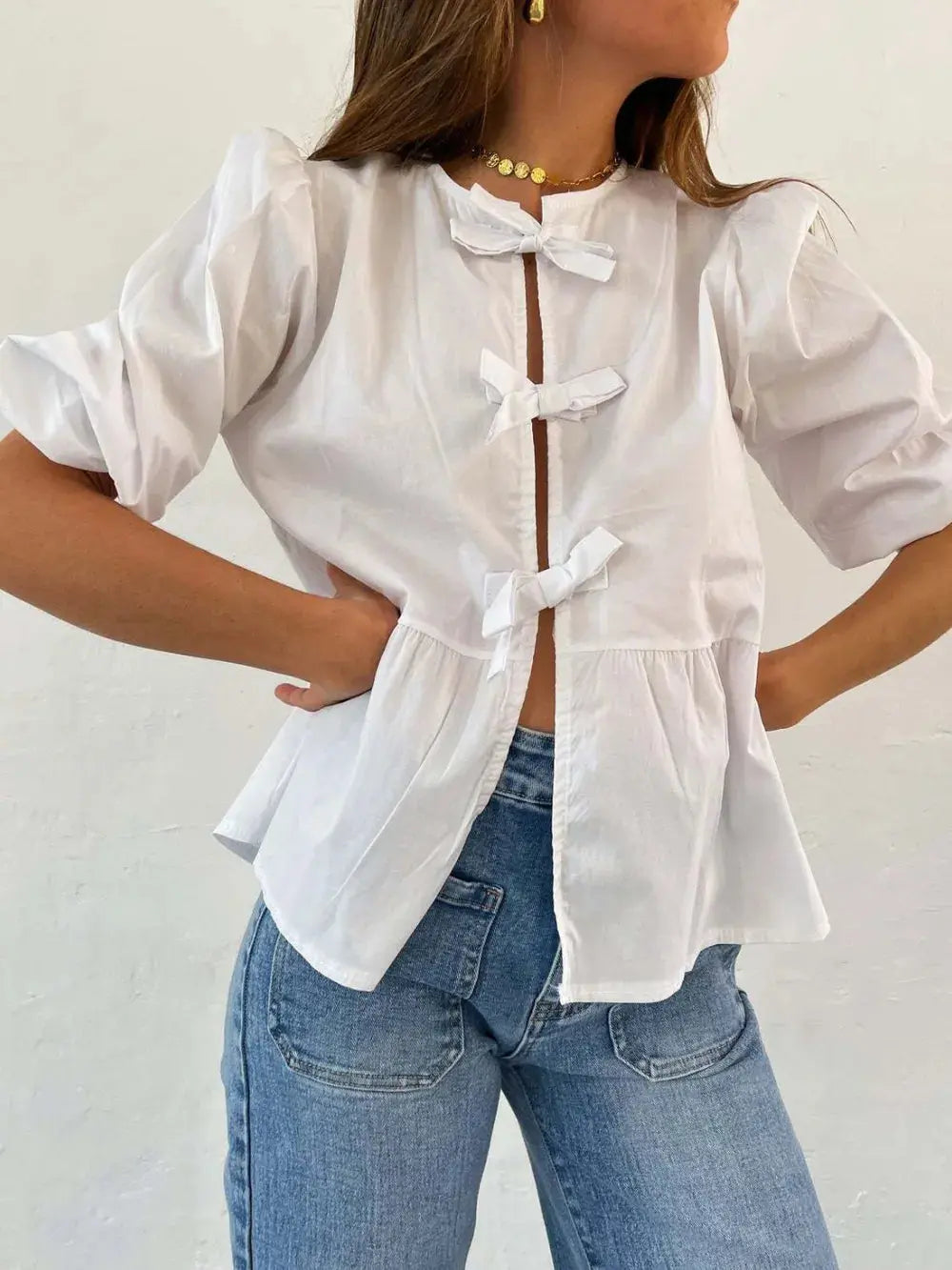 Camisa con manga globo y cuello redondo atado eprolo