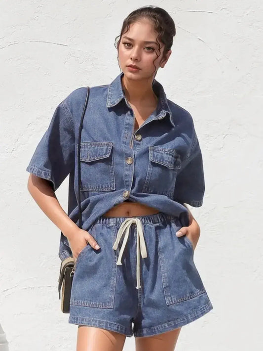 Cuello con cuello, top abotonado y pantalón corto eprolo