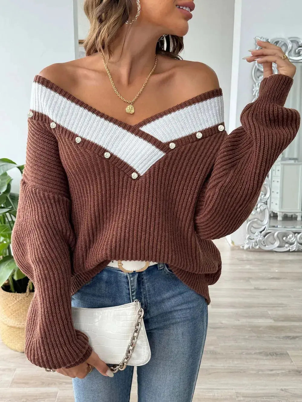 Suéter de tejido suelto con cuello en V grande empalmado en color contrastante para mujer eprolo