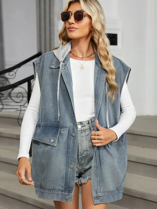 Chaqueta vaquera con mangas cortas, botones y capucha desmontable eprolo