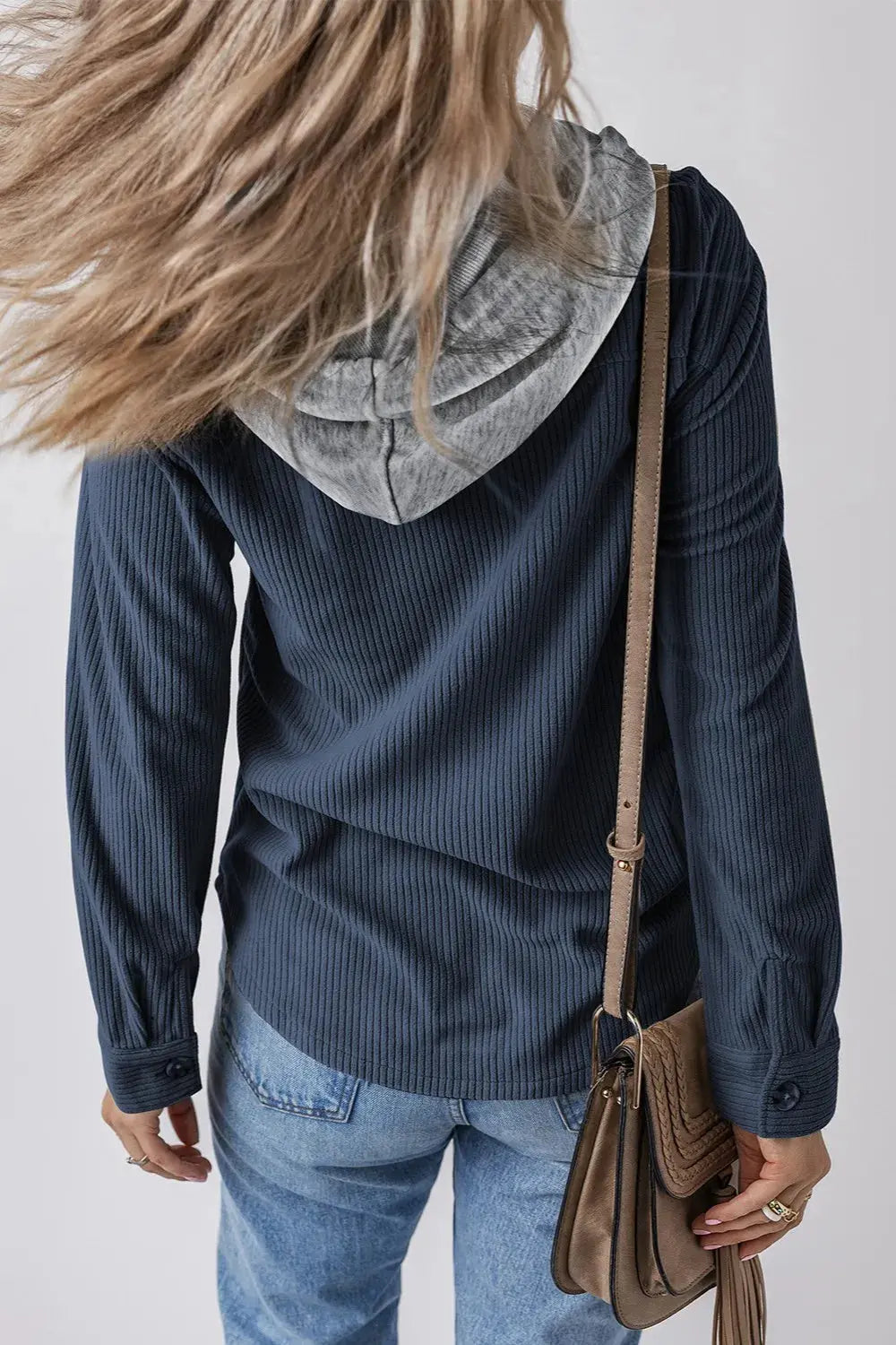 Chaqueta con capucha de manga larga con botones y cordón ajustable eprolo