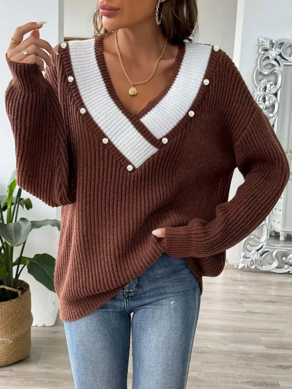 Suéter de tejido suelto con cuello en V grande empalmado en color contrastante para mujer eprolo