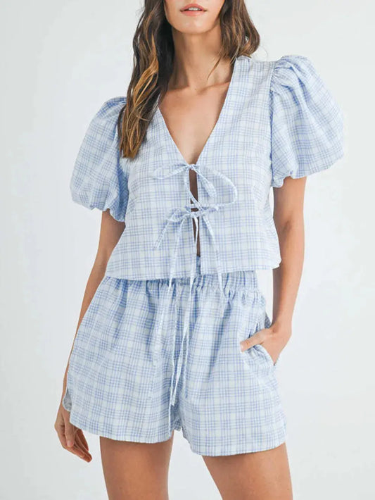 Conjunto de top y pantalones cortos con mangas abullonadas y cuello en V eprolo