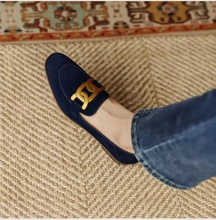 Zapatos planos de moda con hebilla metálica Skinluminova