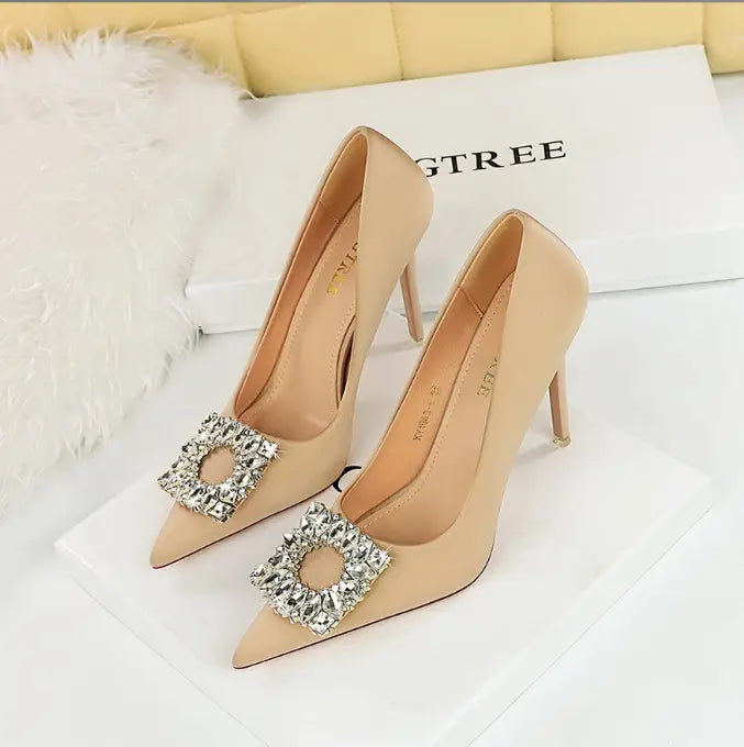 Zapatos de tacón alto para banquete de primavera y otoño, zapatos de mujer, tacón súper alto, boca poco profunda, punta estrecha, hebilla de diamantes de imitación de satén eprolo