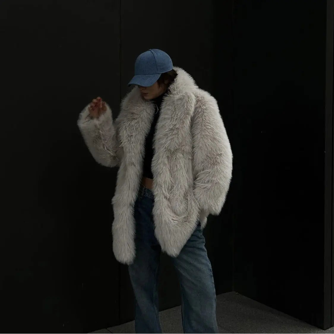 Chaqueta holgada y cálida de piel sintética color caqui y gris con cuello de traje Toka eprolo