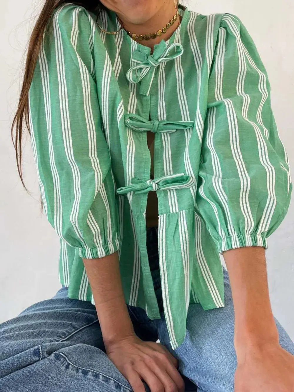 Camisa con manga globo y cuello redondo atado eprolo