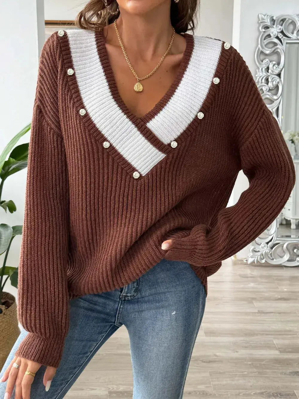 Suéter de tejido suelto con cuello en V grande empalmado en color contrastante para mujer eprolo