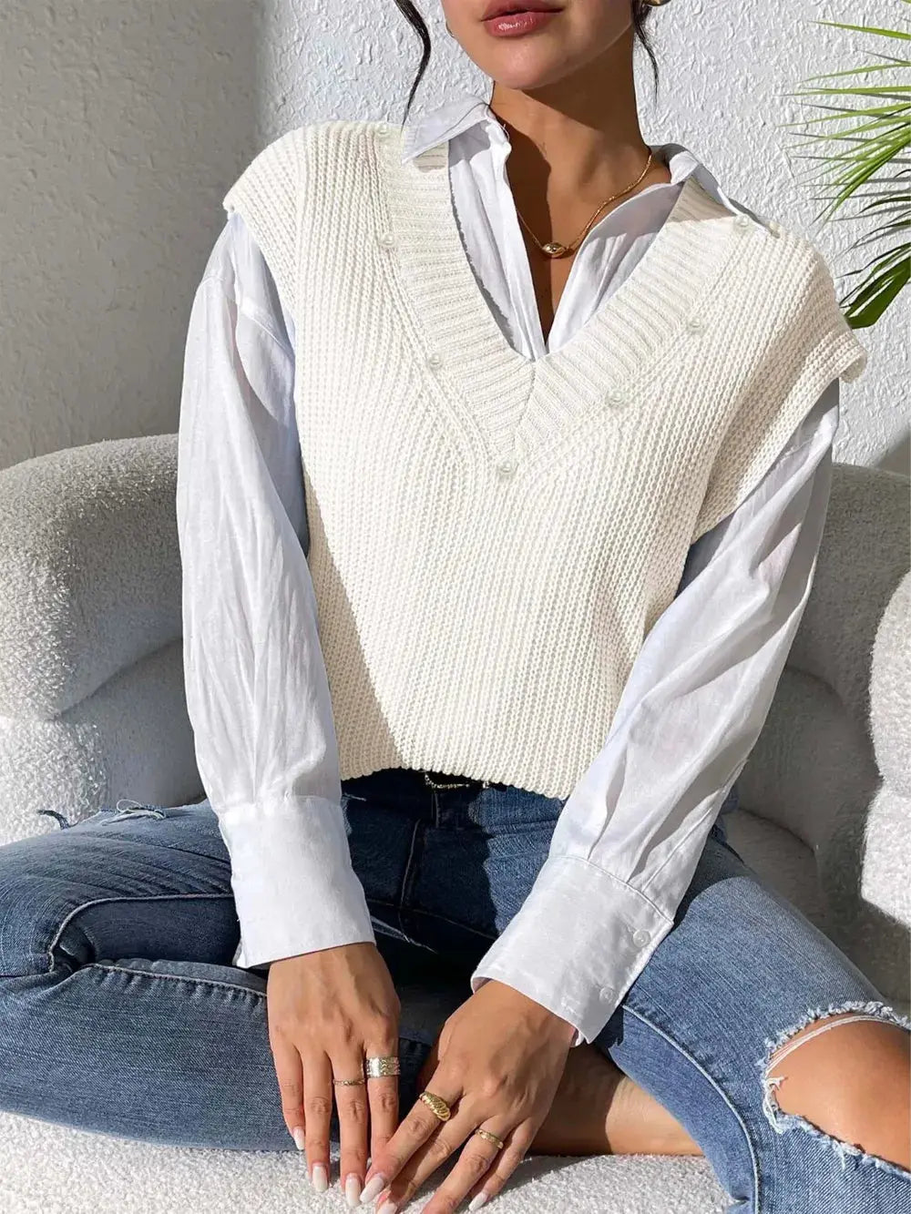 Chaleco sencillo con cuello en V y tejido de perlas con tachuelas. eprolo