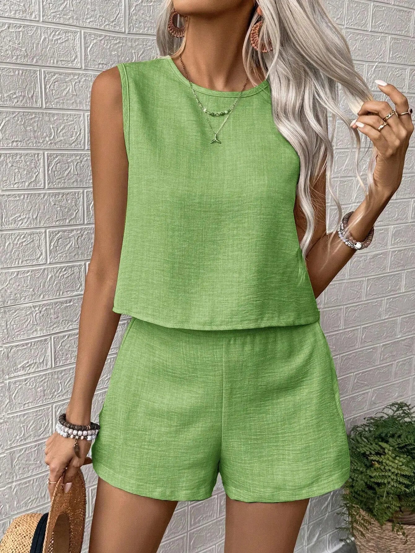 Conjunto de top sin mangas y pantalón corto con cuello redondo eprolo