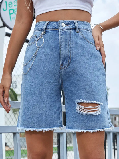 Pantalones cortos de mezclilla con dobladillo crudo desgastado eprolo
