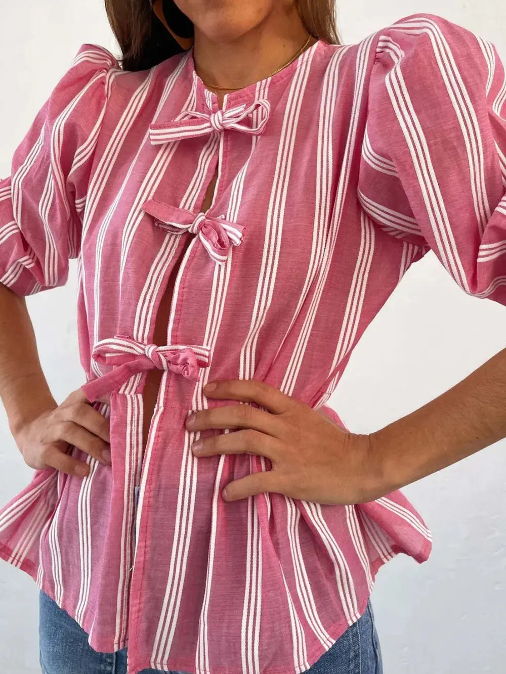 Camisa con manga globo y cuello redondo atado eprolo