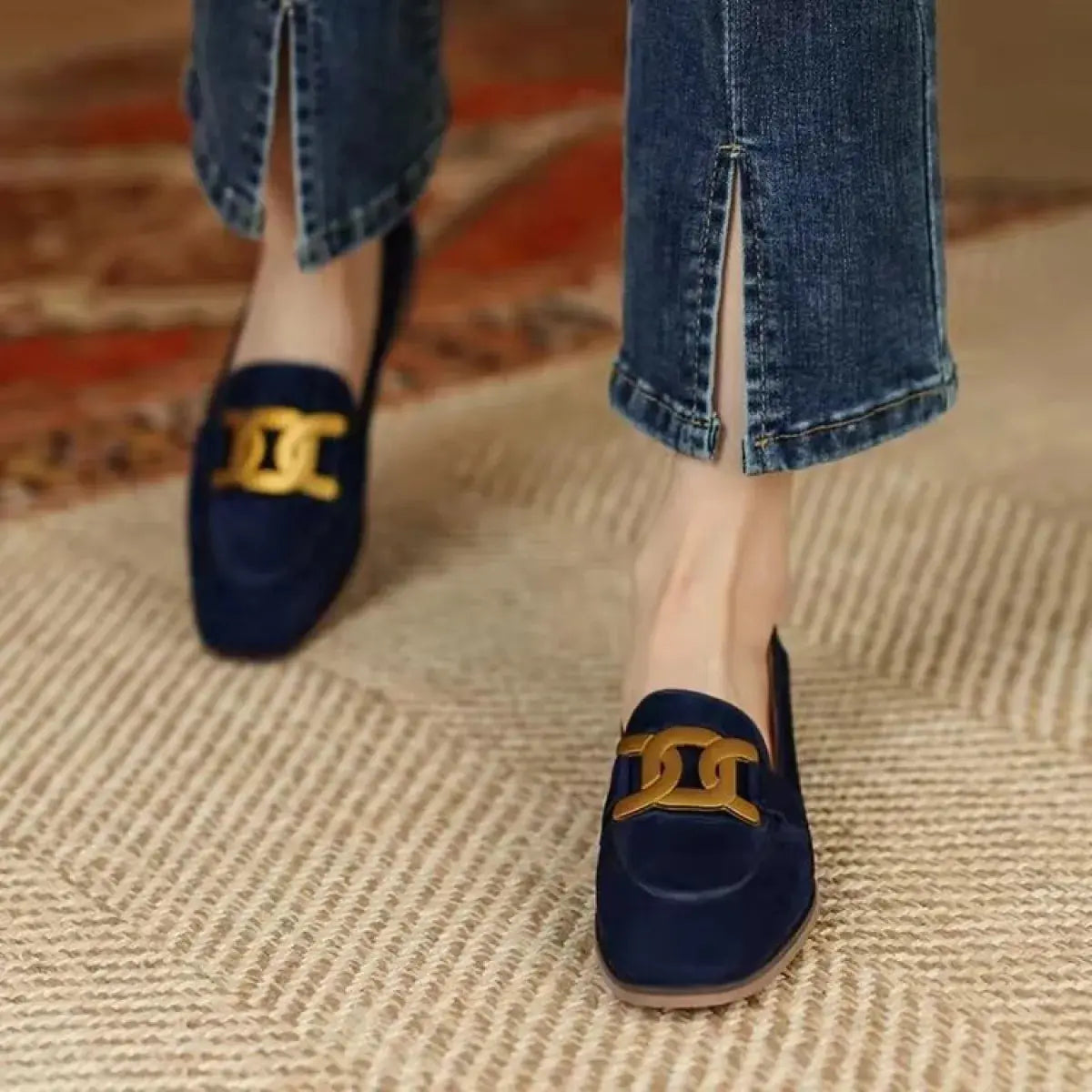 Zapatos planos de moda con hebilla metálica Skinluminova