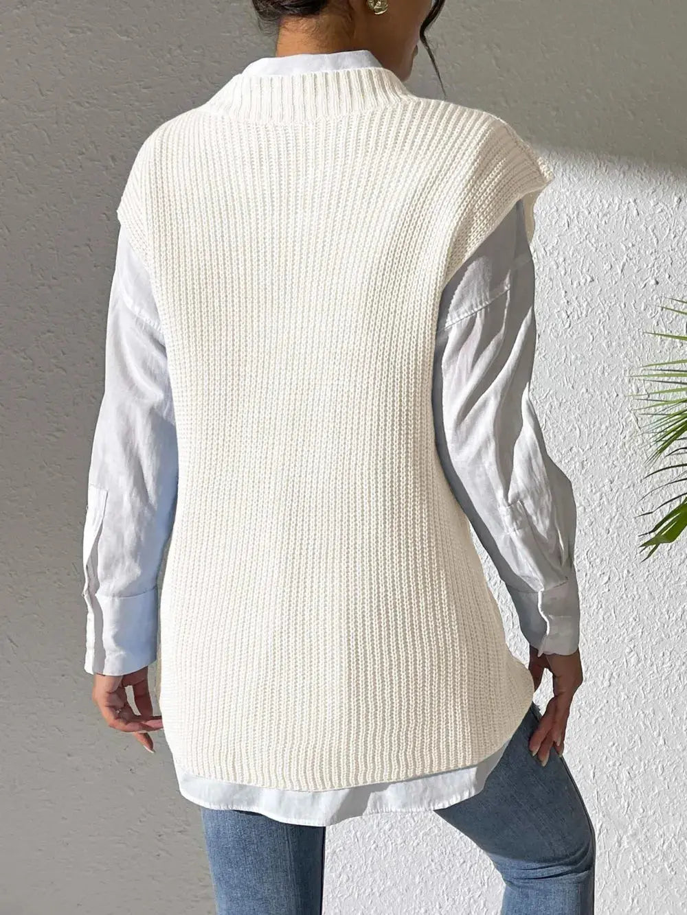 Chaleco sencillo con cuello en V y tejido de perlas con tachuelas. eprolo