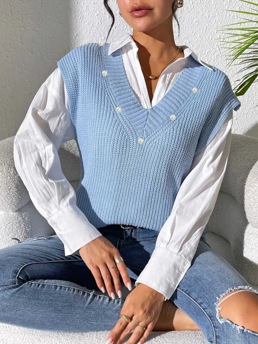 Chaleco sencillo con cuello en V y tejido de perlas con tachuelas. eprolo