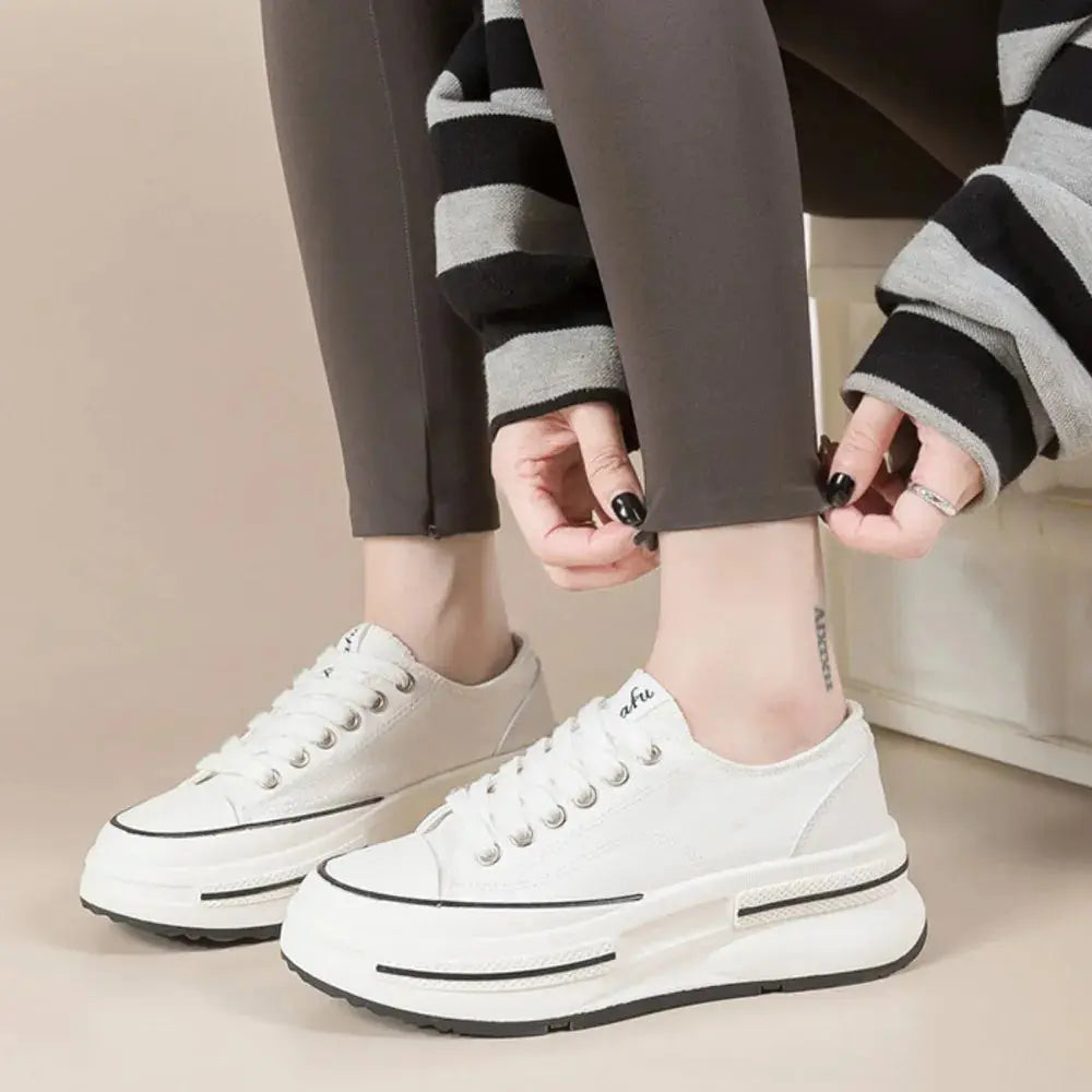 Zapatillas de plataforma con punta redonda atadas eprolo
