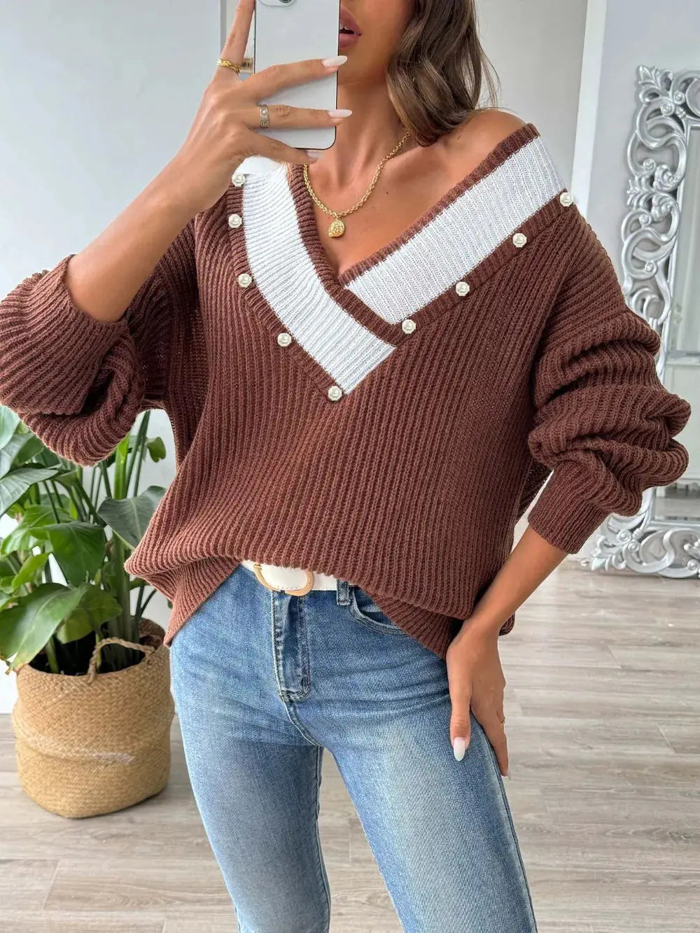 Suéter de tejido suelto con cuello en V grande empalmado en color contrastante para mujer eprolo