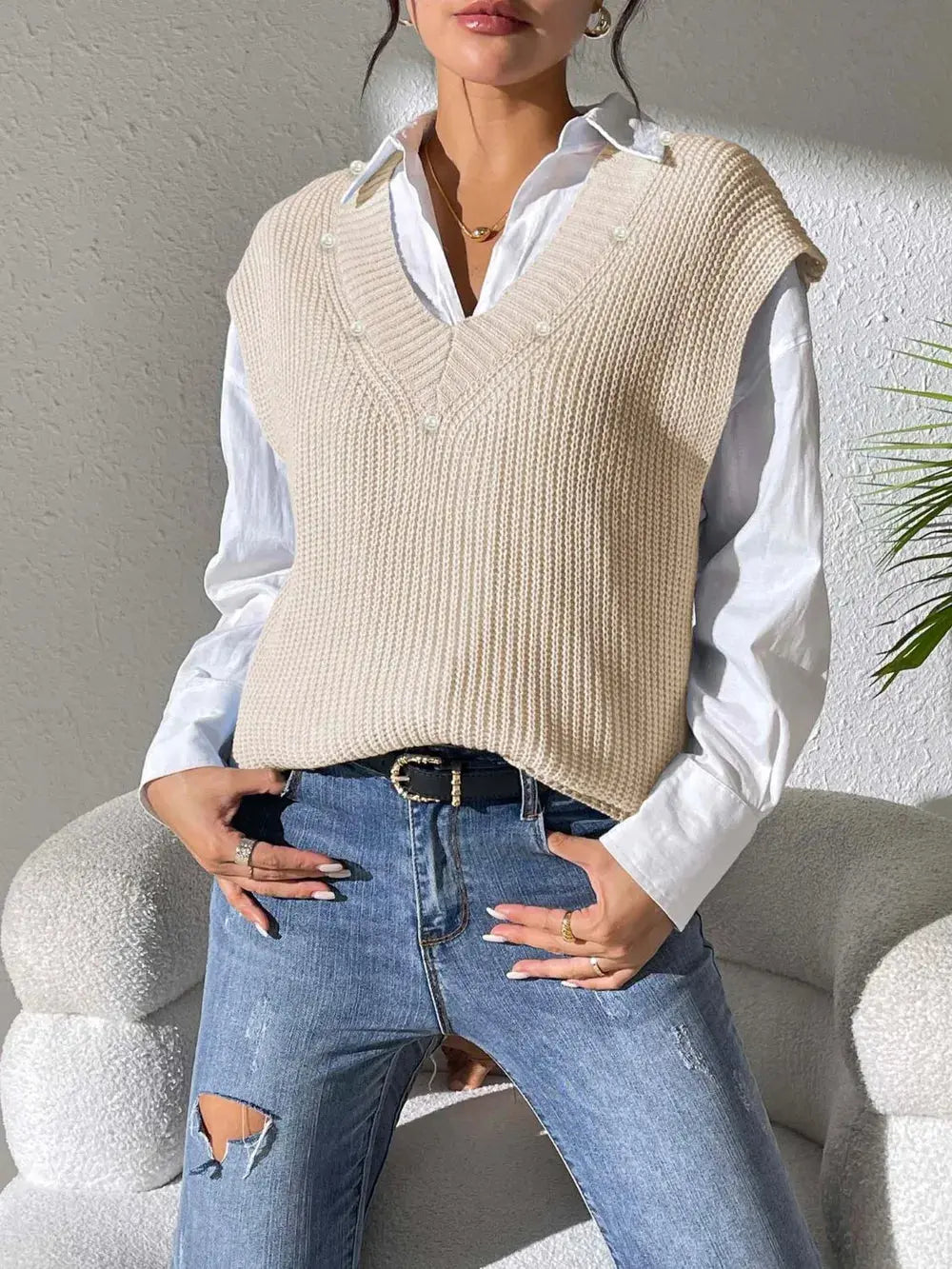 Chaleco sencillo con cuello en V y tejido de perlas con tachuelas. eprolo