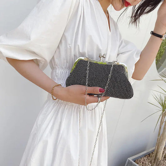 Bolso bandolero con cadena y clip para salidas con estilo Skinluminova